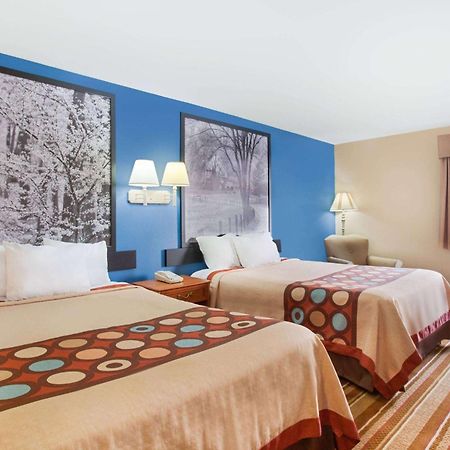 Super 8 By Wyndham Defiance Hotel Buitenkant foto