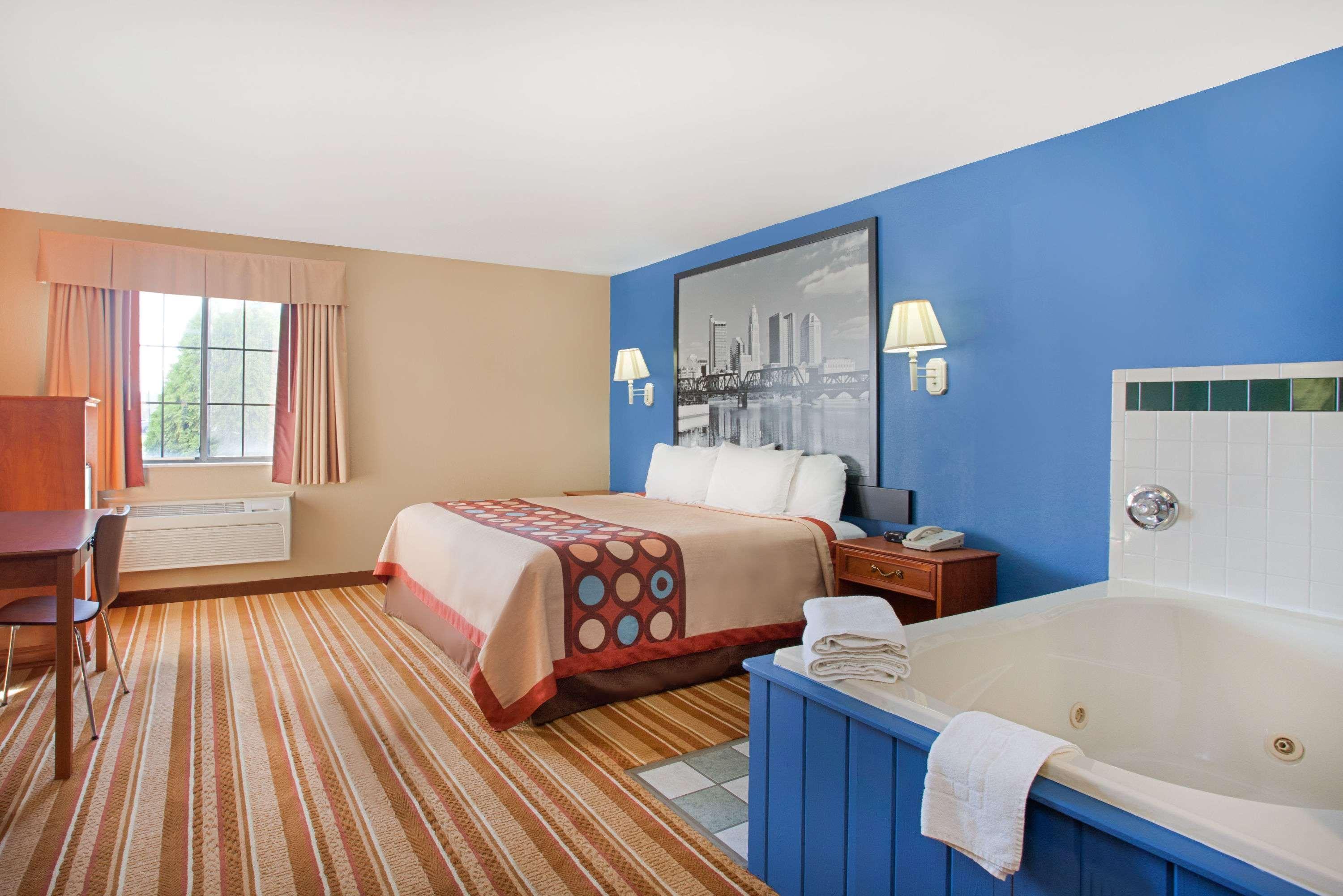 Super 8 By Wyndham Defiance Hotel Buitenkant foto