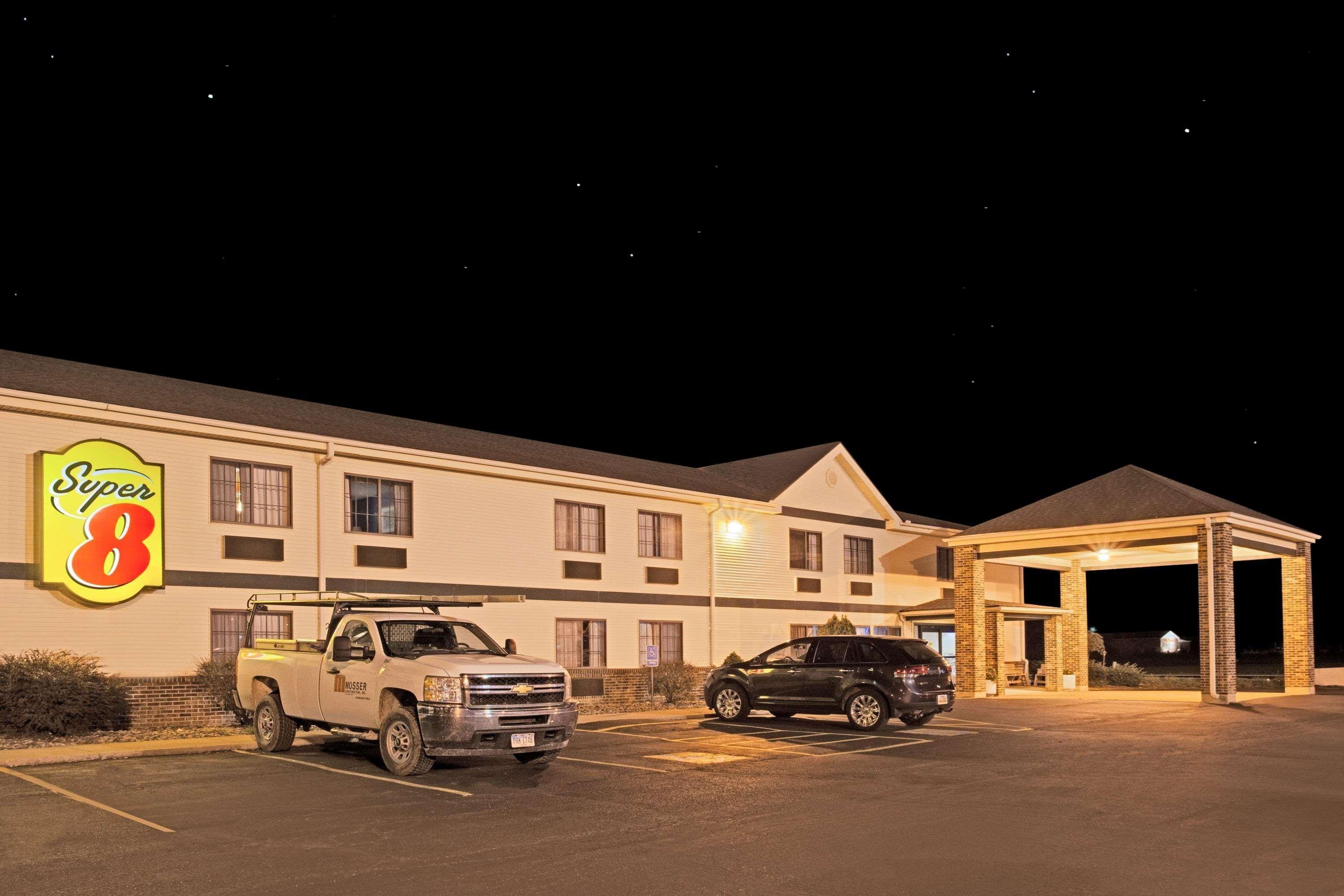 Super 8 By Wyndham Defiance Hotel Buitenkant foto