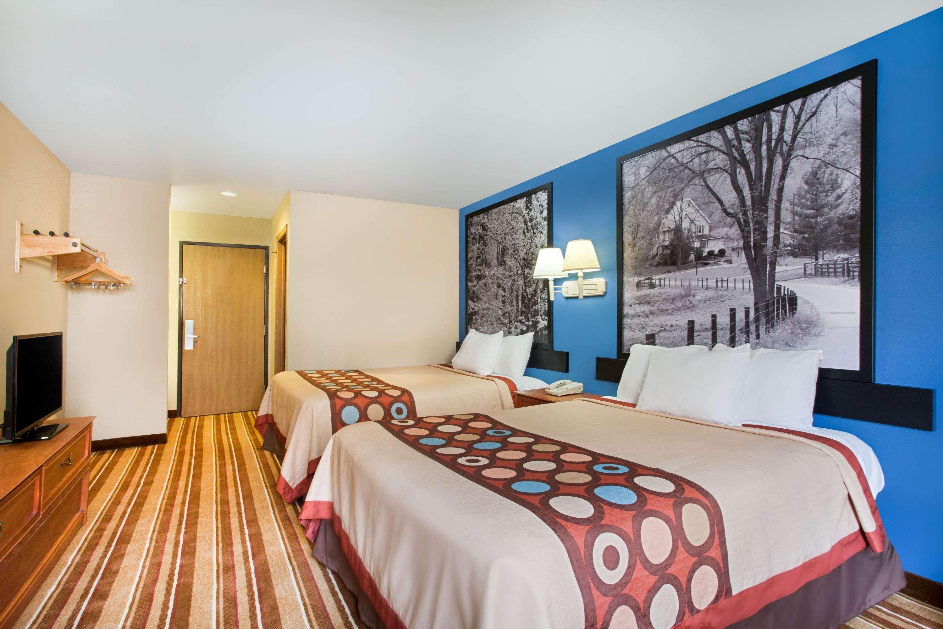 Super 8 By Wyndham Defiance Hotel Buitenkant foto