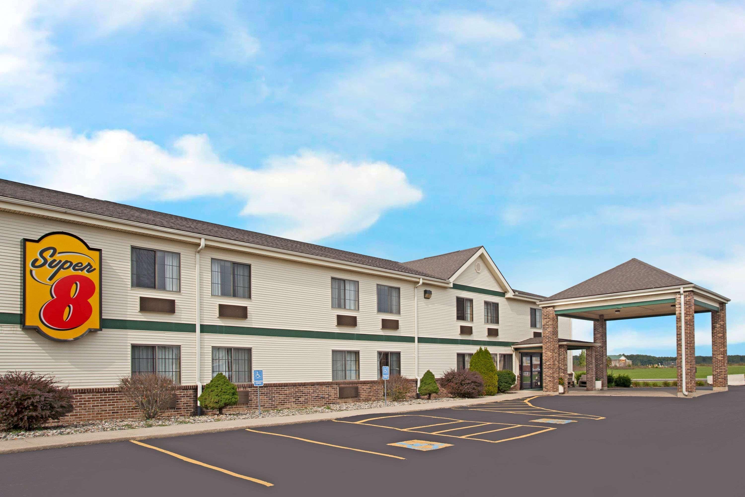 Super 8 By Wyndham Defiance Hotel Buitenkant foto